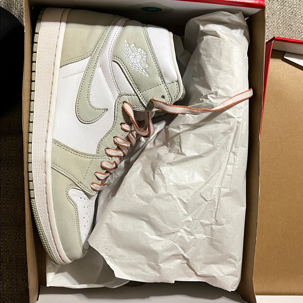 Nike Air Shoe Laces in White and Gray